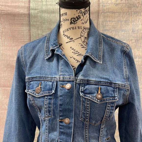- Real good condition Woman’s Old Navy jean jacket. Size is medium. - Picture 4 of 16
